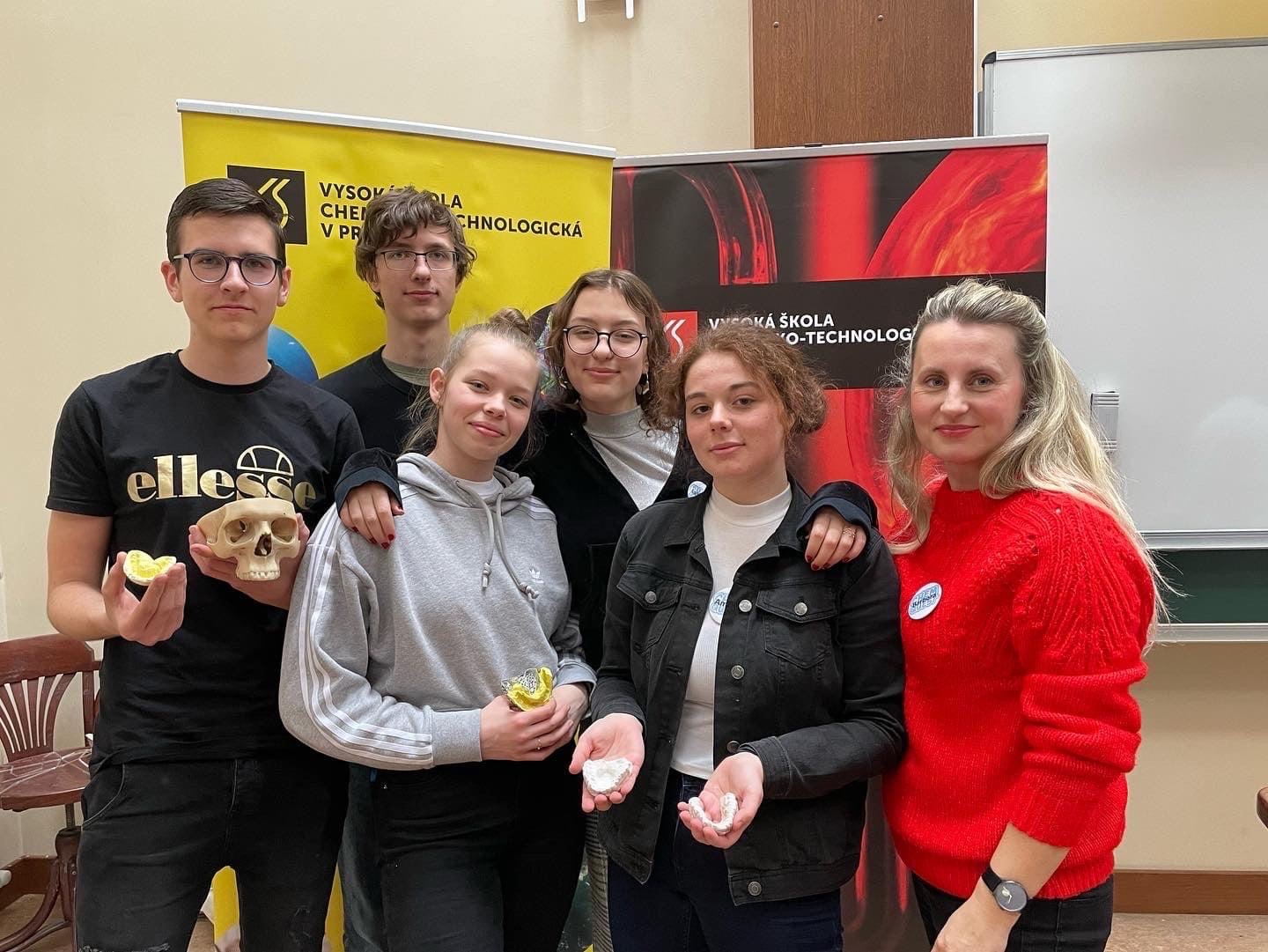finalisté ChemQuest 2023 - vítězný typ a tým oceněn speciální cenou poroty 
